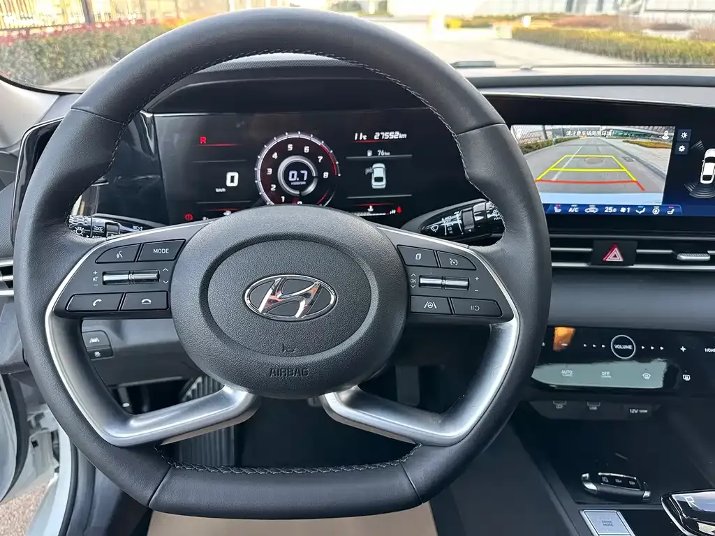Hyundai Elantra — фото 3
