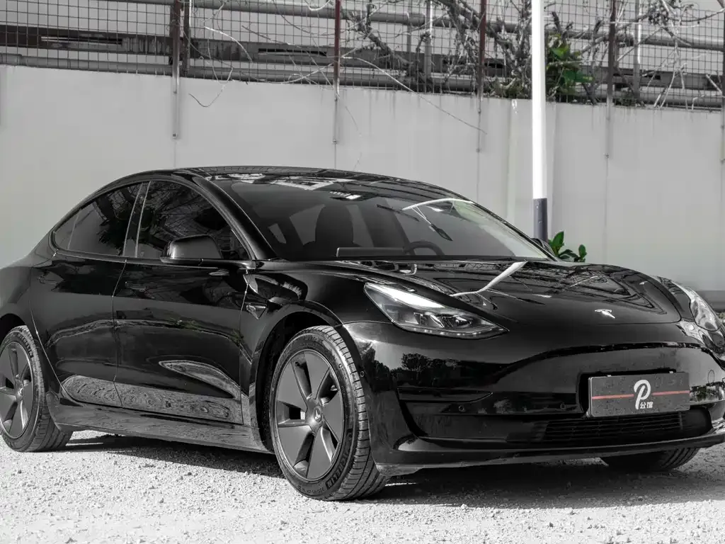 Tesla Model 3 — фото 1