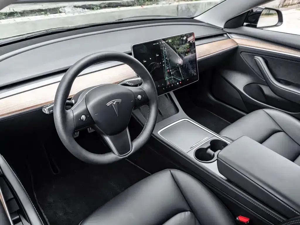 Tesla Model 3 — фото 3