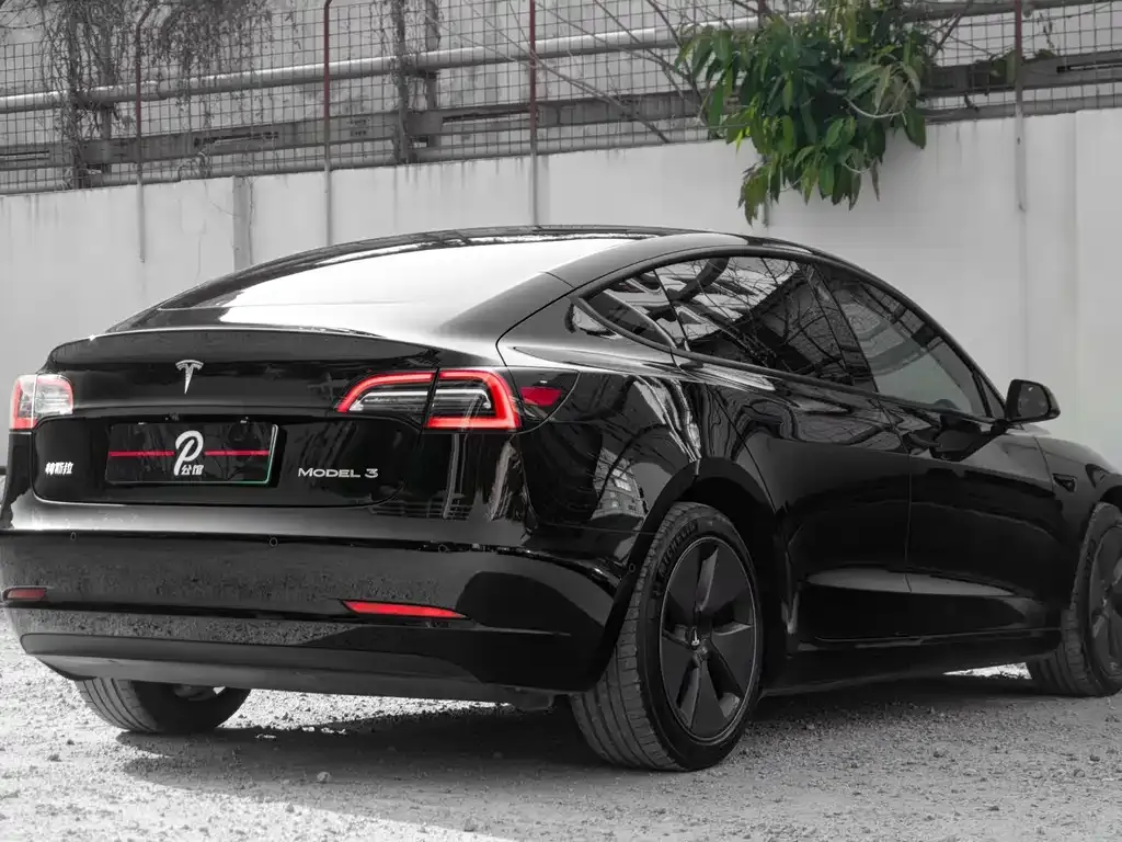 Tesla Model 3 — фото 9