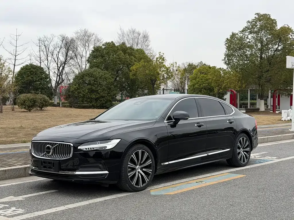 Volvo S90 — фото 1