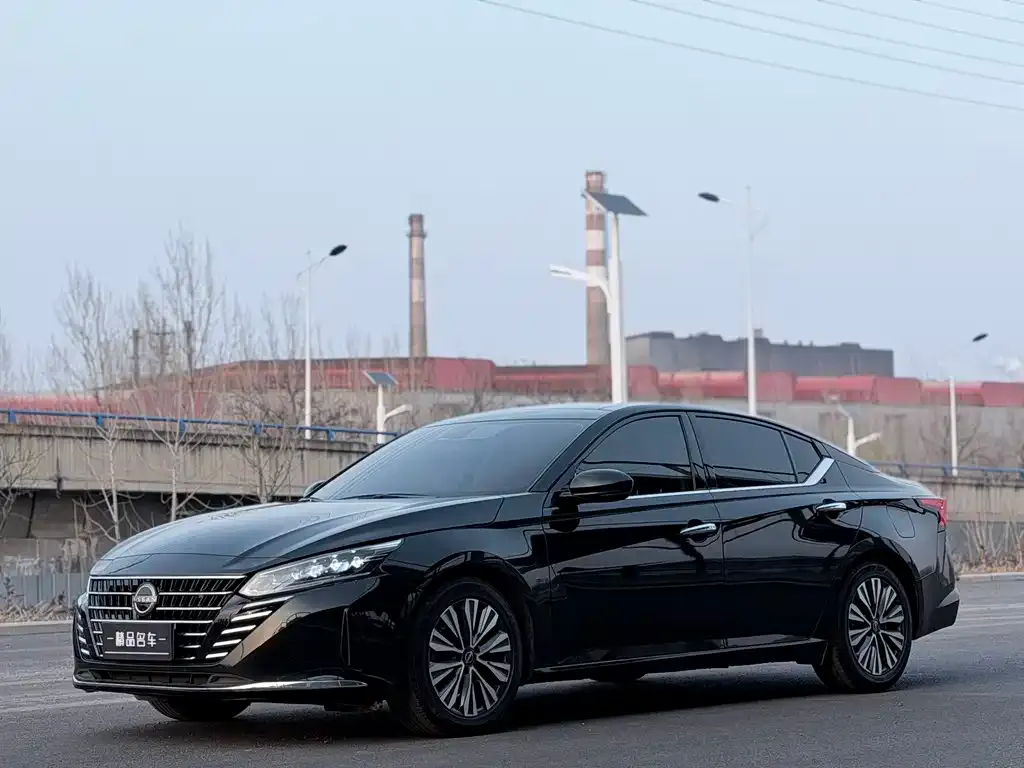 Nissan Teana — фото 1