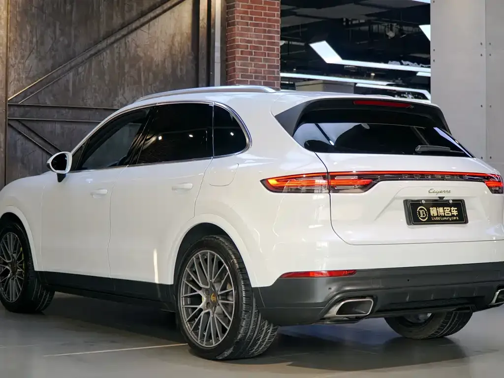 Porsche Cayenne Hybrid — фото 7