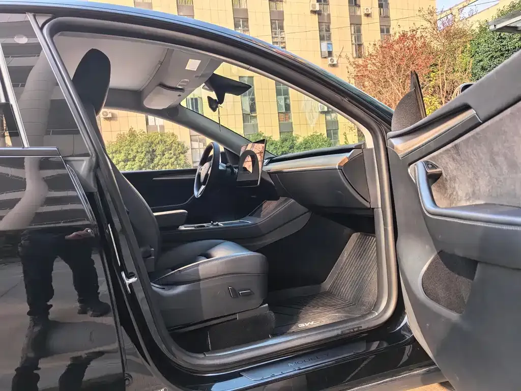 Tesla Model Y — фото 9
