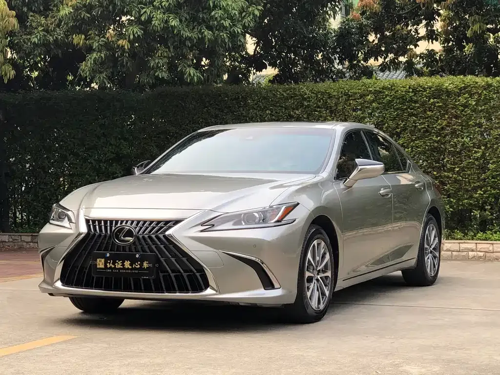 Lexus ES — фото 1