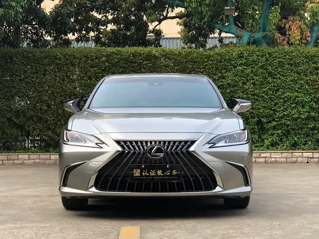 Lexus ES — фото 10