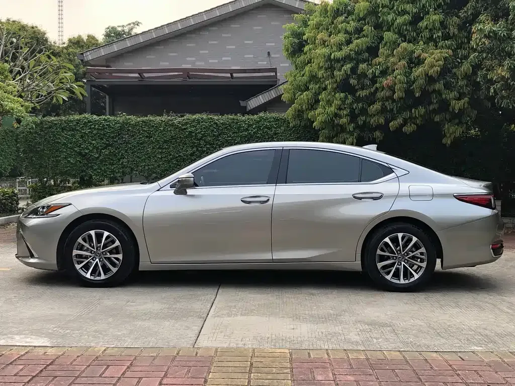 Lexus ES — фото 4