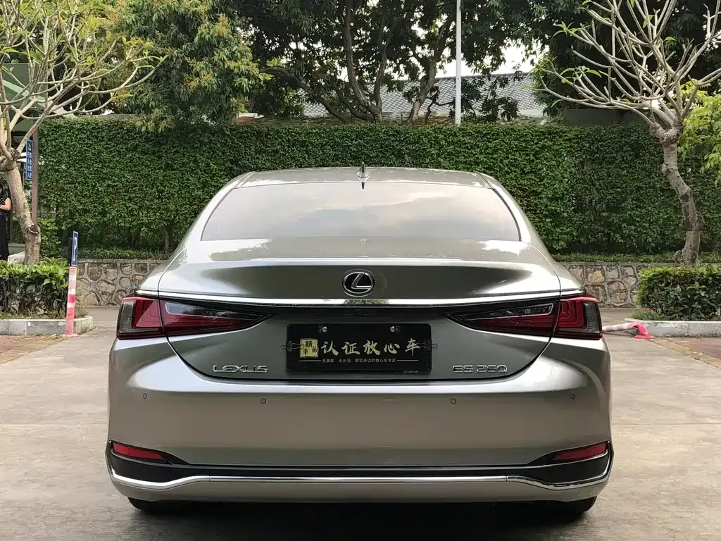 Lexus ES — фото 8