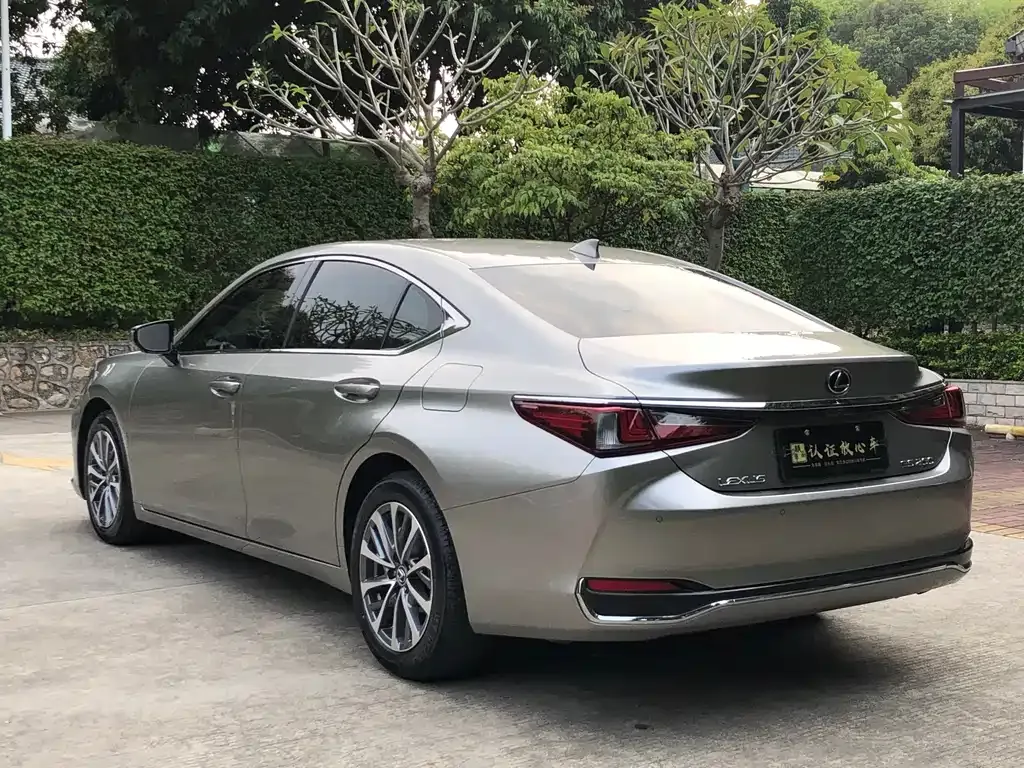 Lexus ES — фото 9