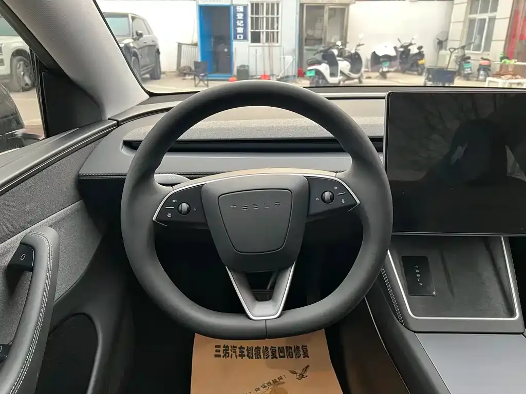 Tesla Model Y — фото 5