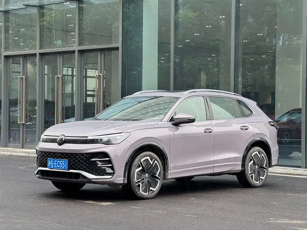 Volkswagen Tiguan L — фото 1