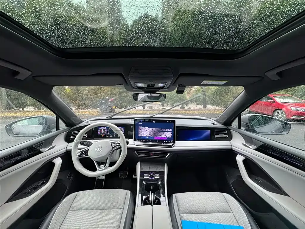 Volkswagen Tiguan L — фото 10
