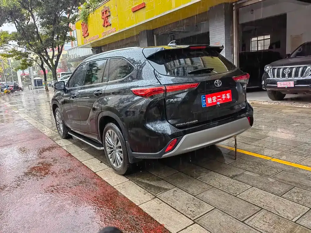 Toyota Highlander — фото 10