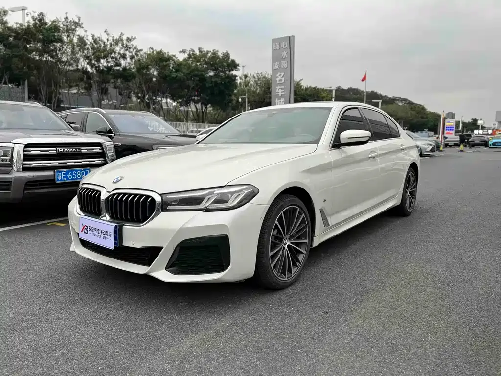 BMW 5 Series — фото 1