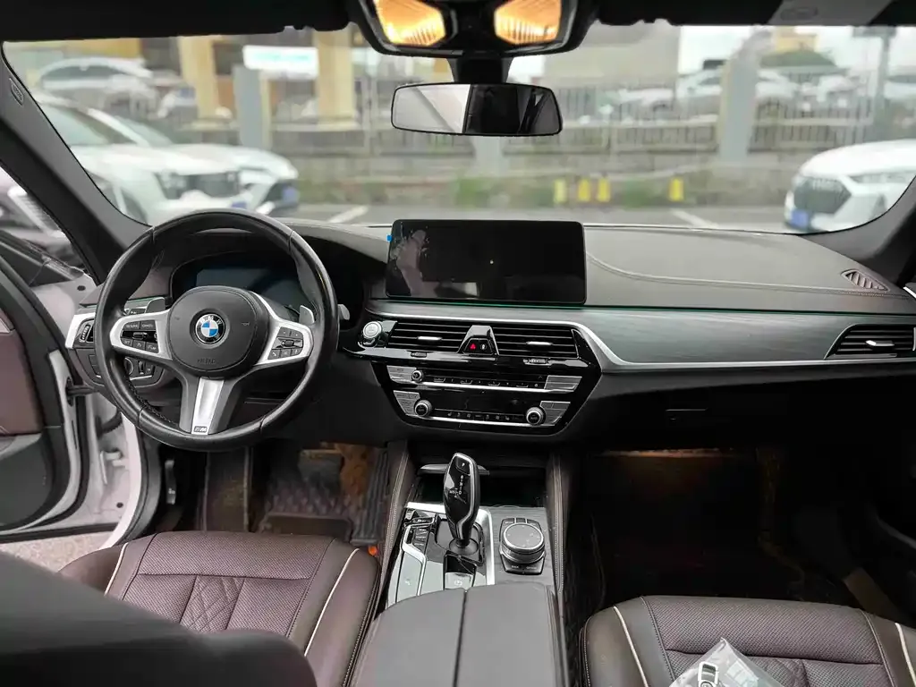 BMW 5 Series — фото 10