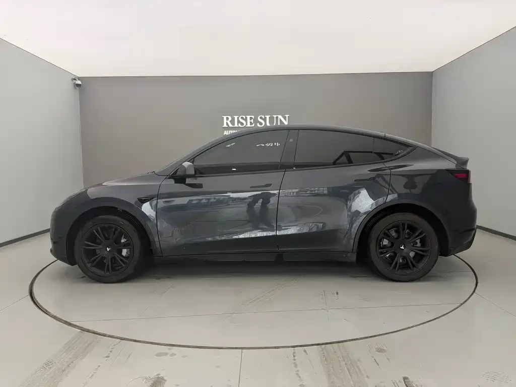 Tesla Model Y — фото 5