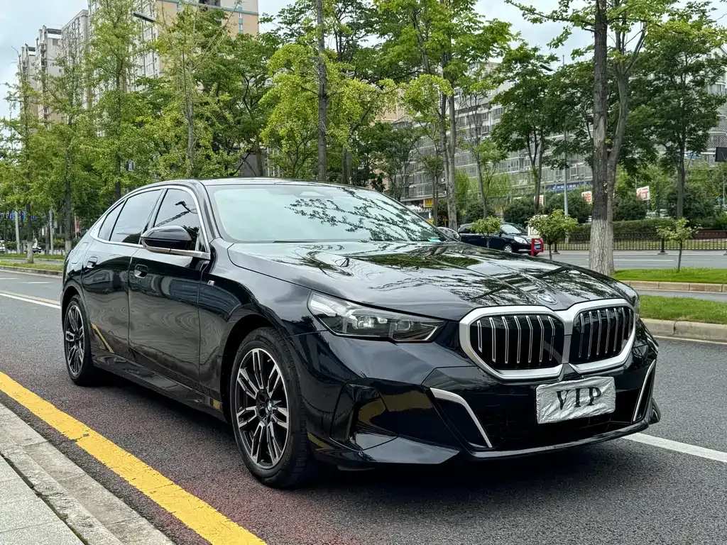 BMW 5 Series — фото 10