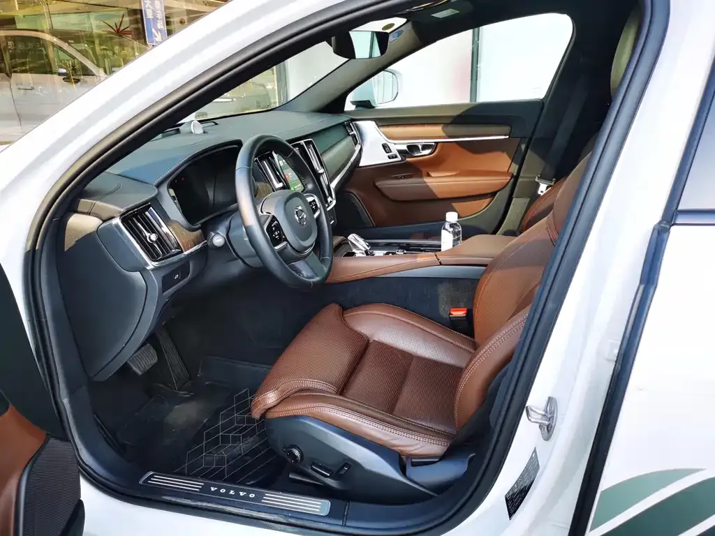 Volvo V90 2025 из CN, фото 5