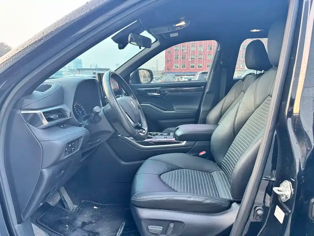 Toyota Crown Kluger 2023 из CN, фото 9