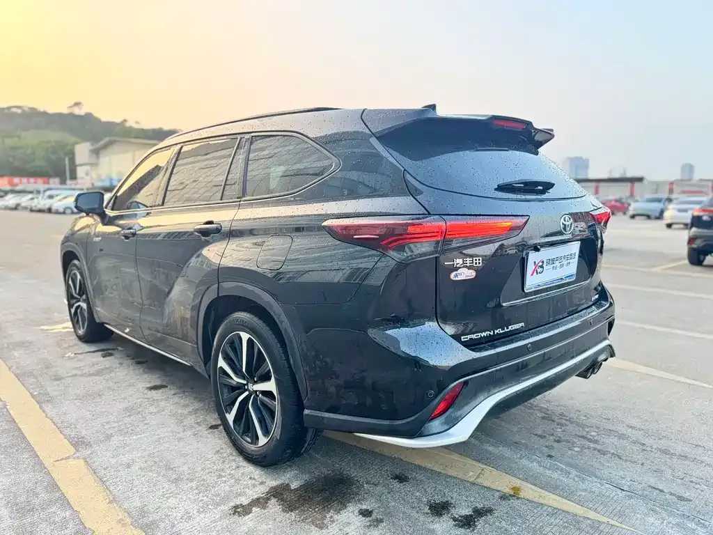 Toyota Crown Kluger 2023 из CN, фото 8