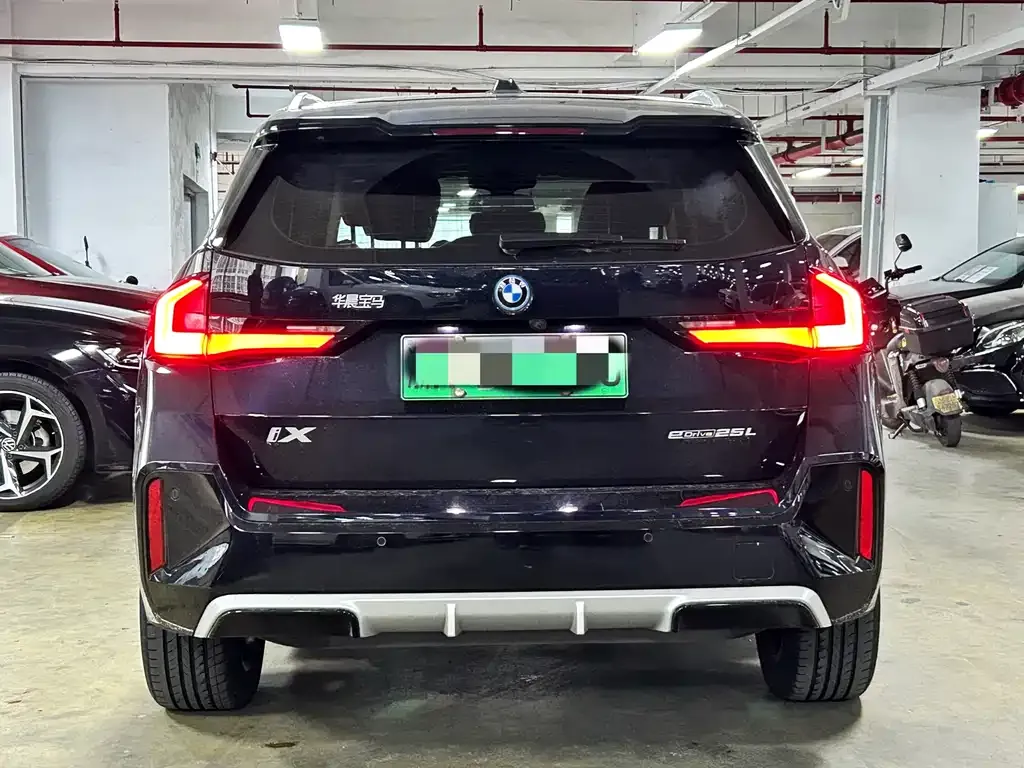 BMW iX1 2024 из CN, фото 10