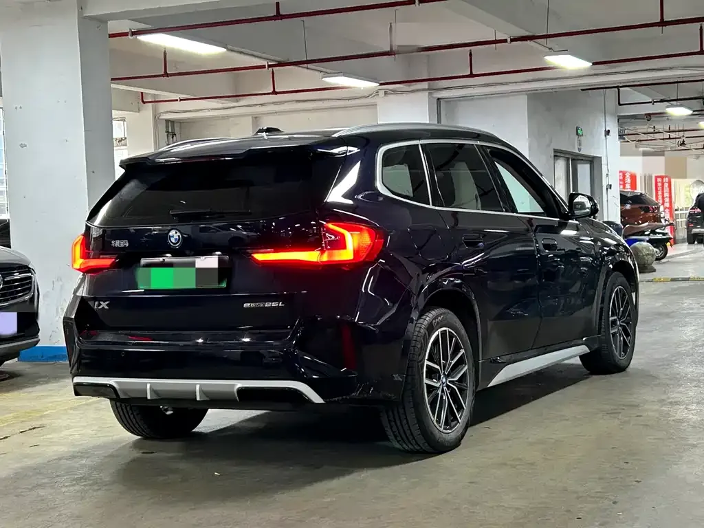 BMW iX1 2024 из CN, фото 2