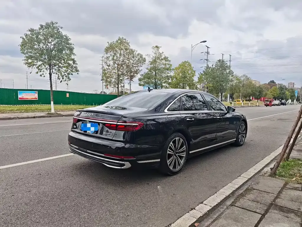 Audi A8 — фото 6