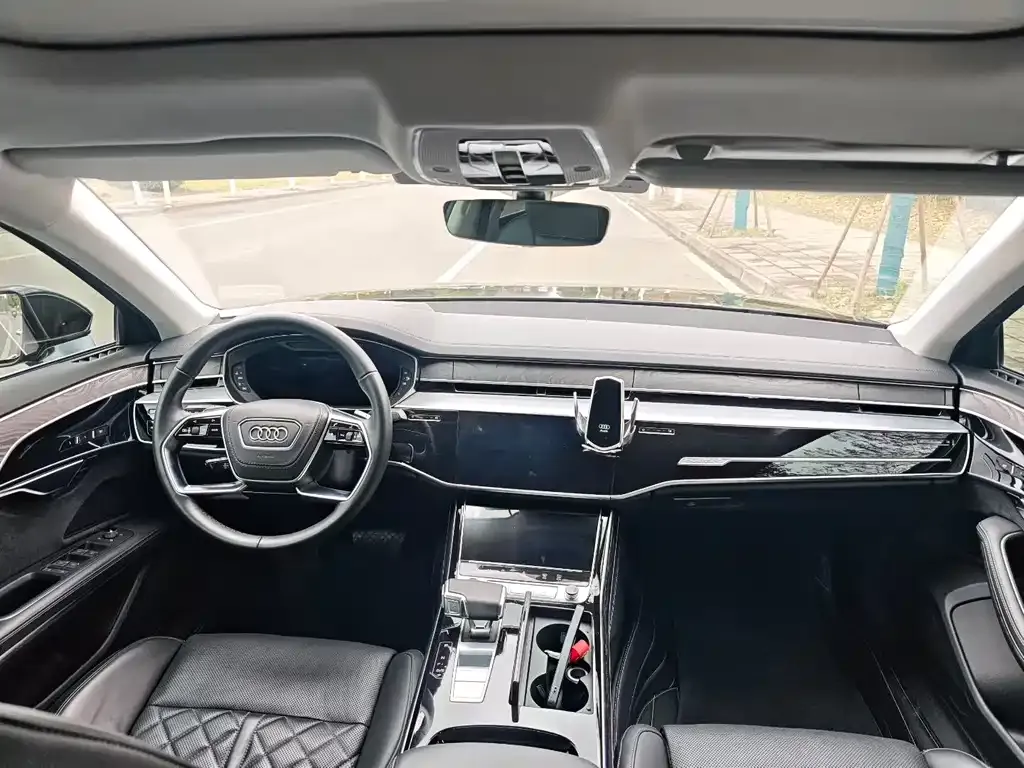 Audi A8 — фото 4