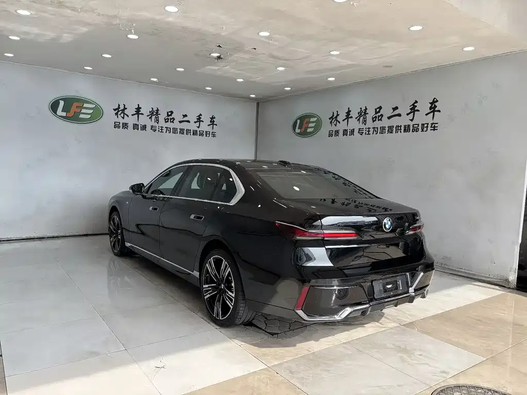 BMW 7 Series 2024 из CN, фото 9