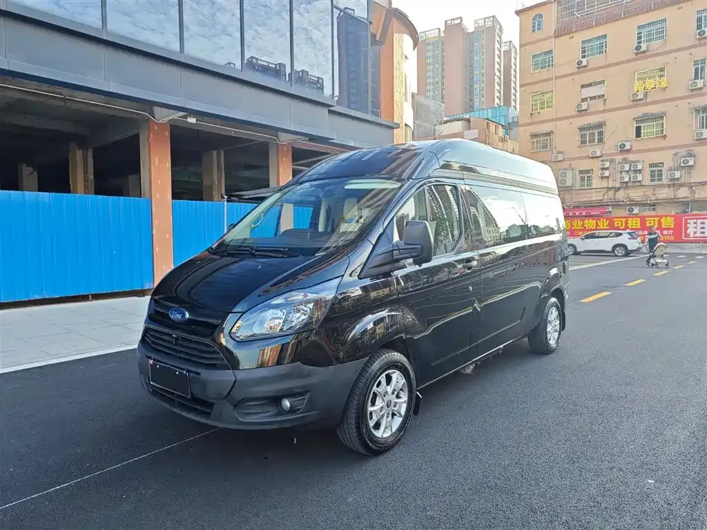 Ford Transit — фото 1