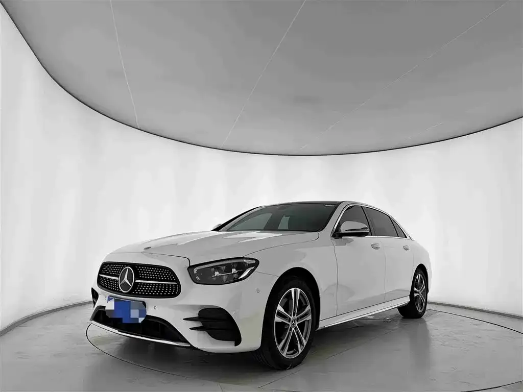 Mercedes-Benz E-Class — фото 1