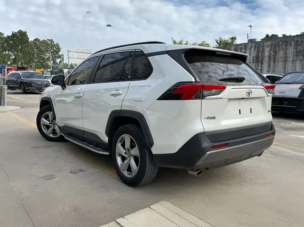 Toyota RAV4 2022 из CN, фото 4