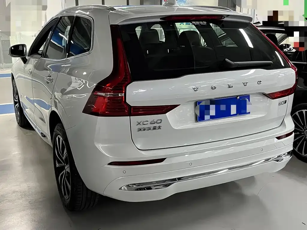 Volvo XC60 — фото 9