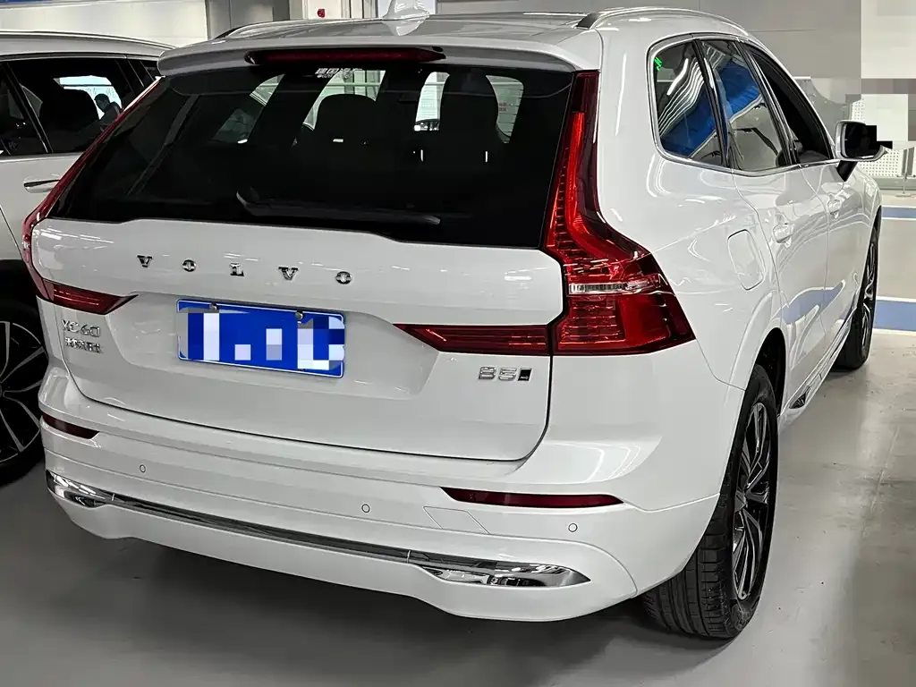 Volvo XC60 — фото 10