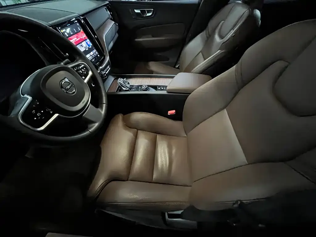 Volvo XC60 — фото 4