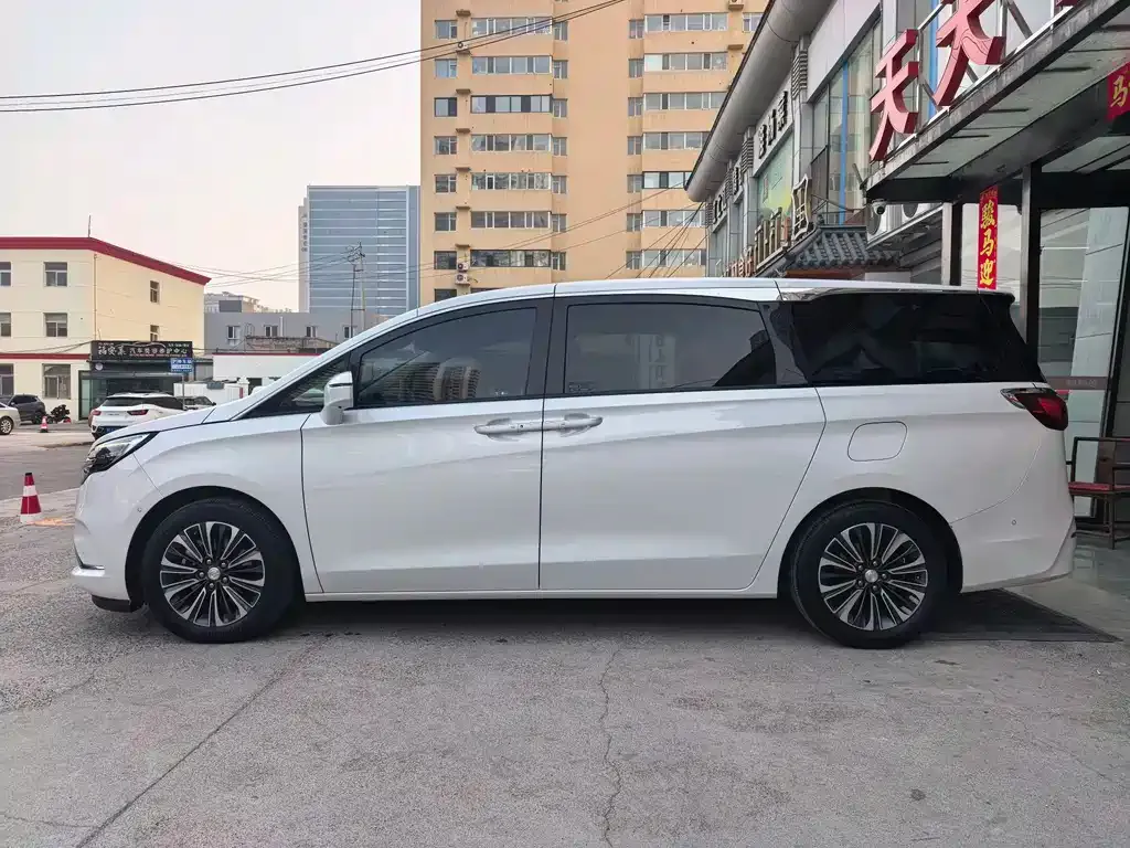 Buick GL8 2022 из CN, фото 6