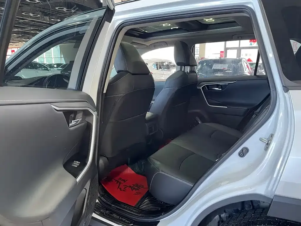 Toyota RAV4 2022 из CN, фото 5