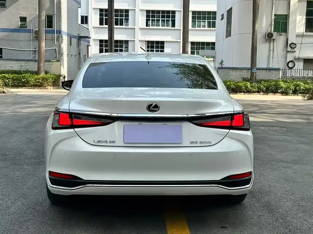 Lexus ES — фото 10