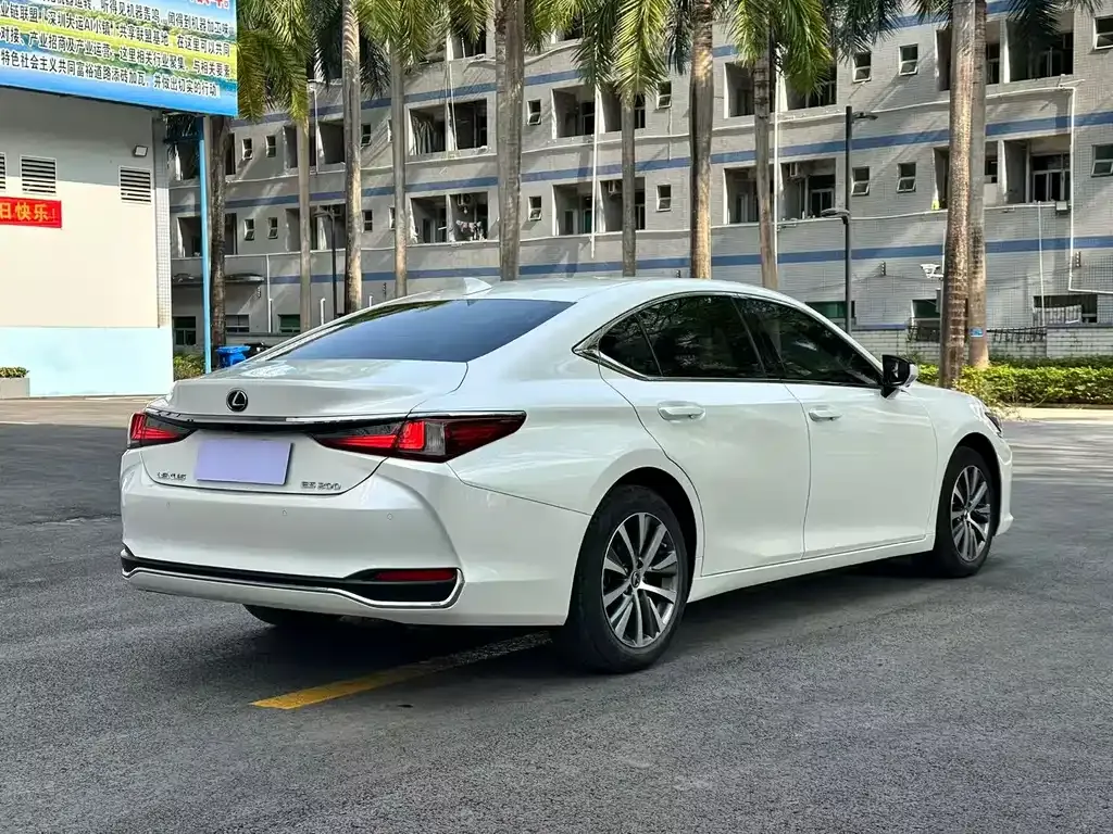 Lexus ES — фото 6
