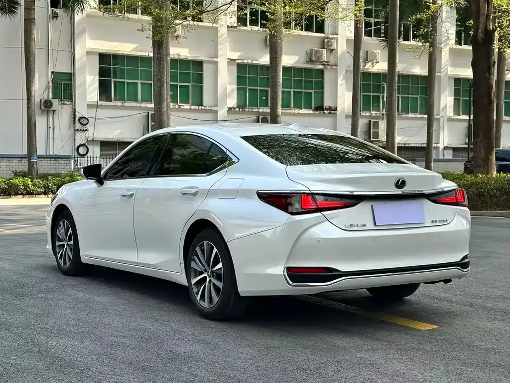 Lexus ES — фото 7