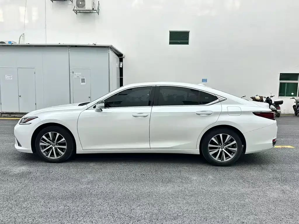 Lexus ES — фото 5
