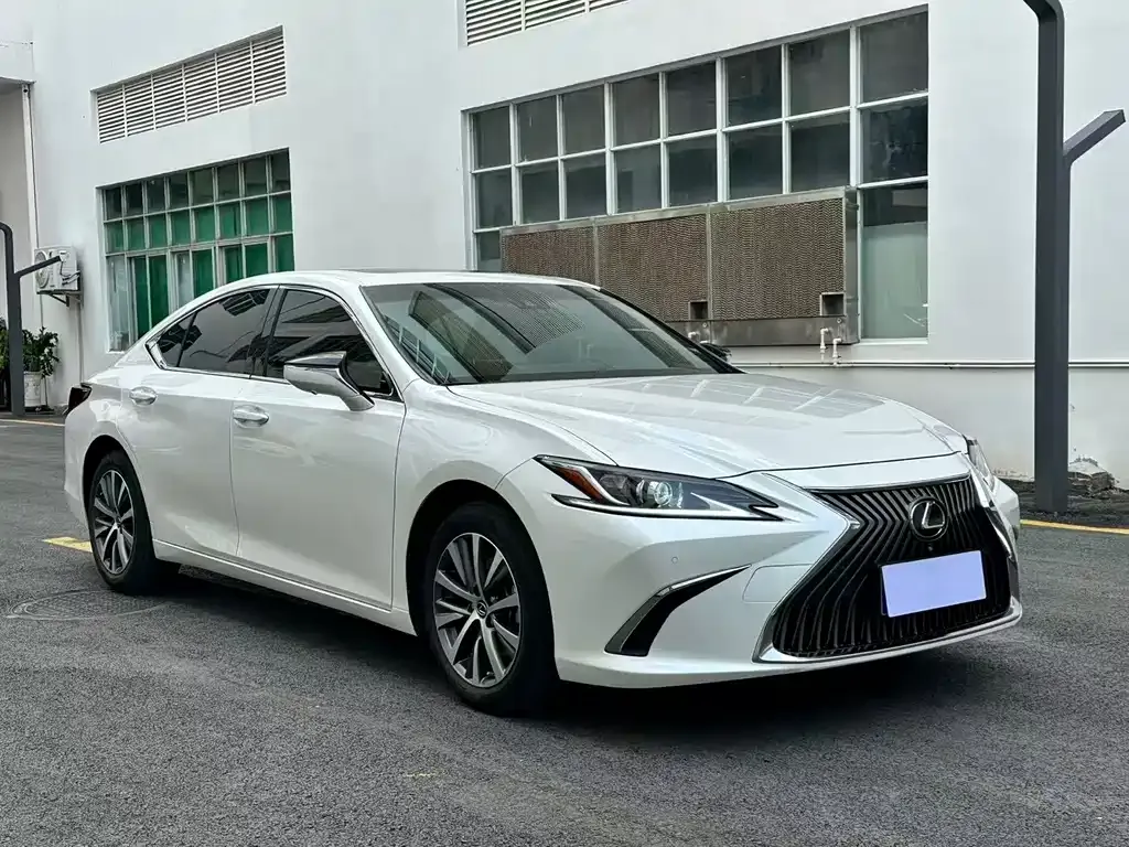 Lexus ES — фото 8