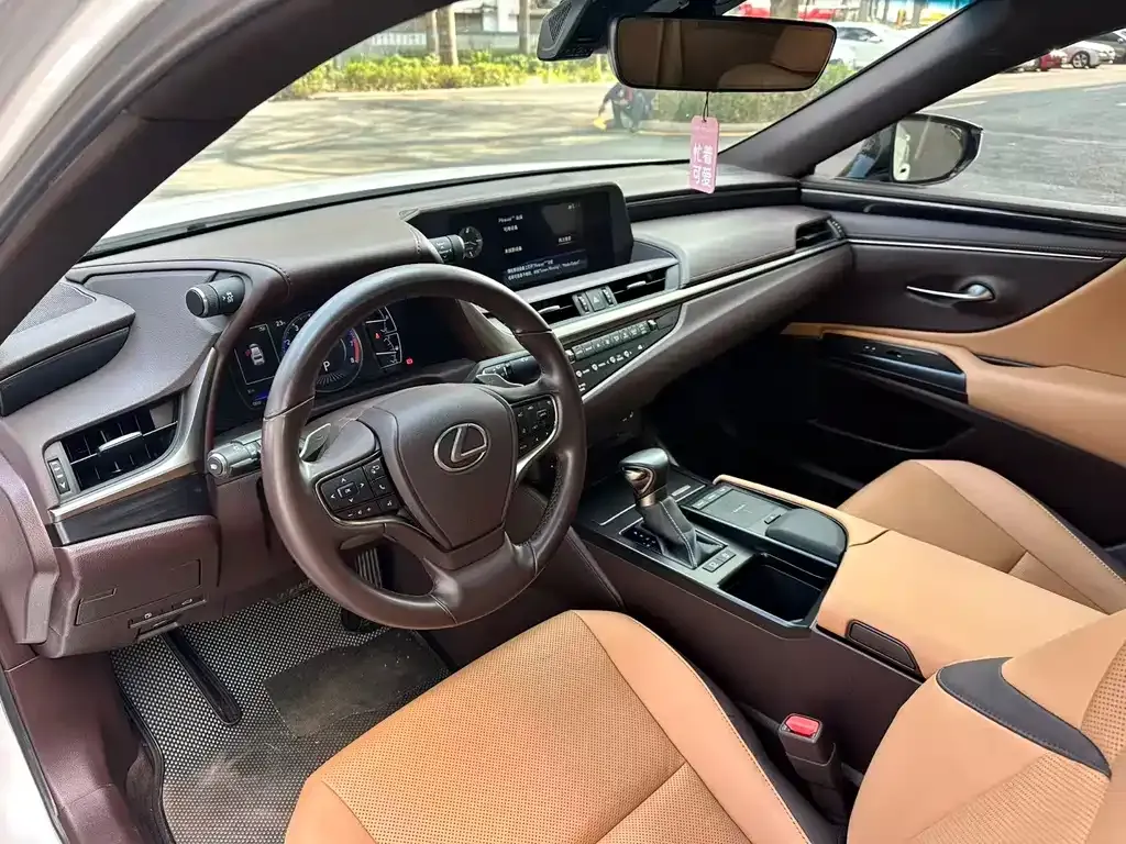 Lexus ES — фото 4
