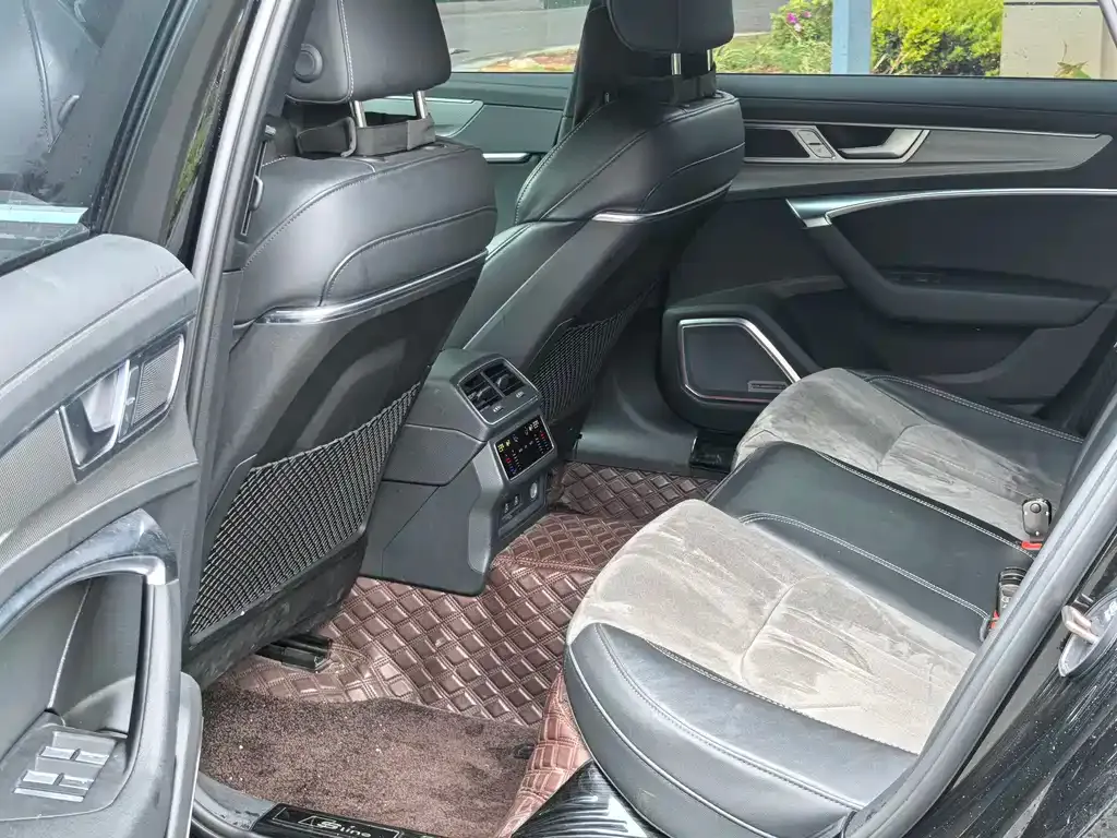 Audi A6L 2023 из CN, фото 4