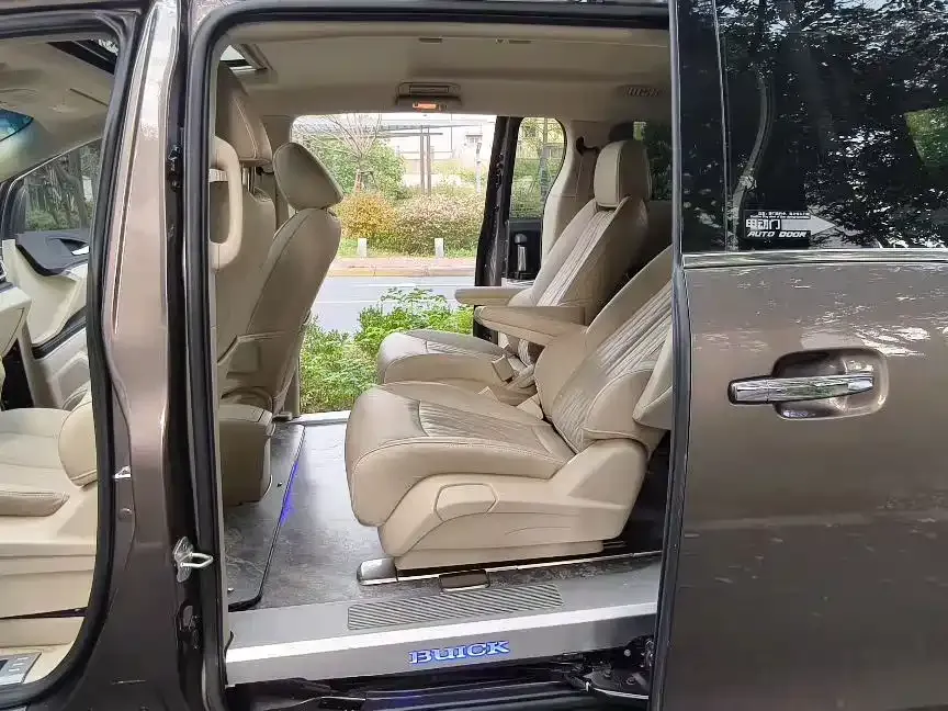Buick GL8 2024 из CN, фото 3