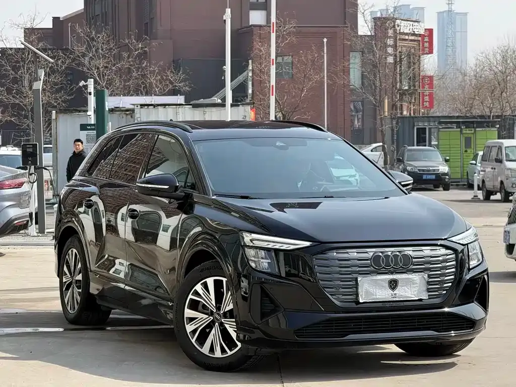 Audi Q5 e-tron — фото 10