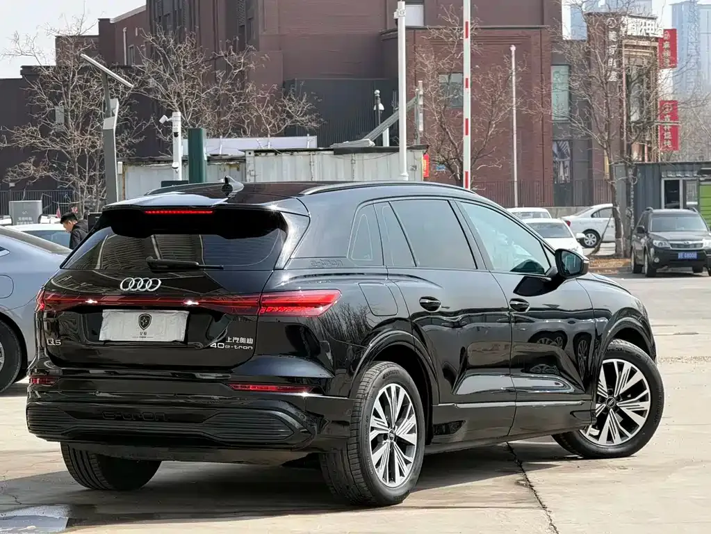 Audi Q5 e-tron — фото 7