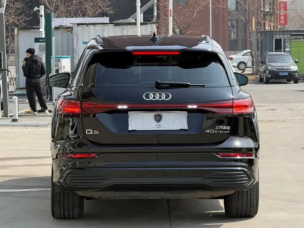 Audi Q5 e-tron — фото 6