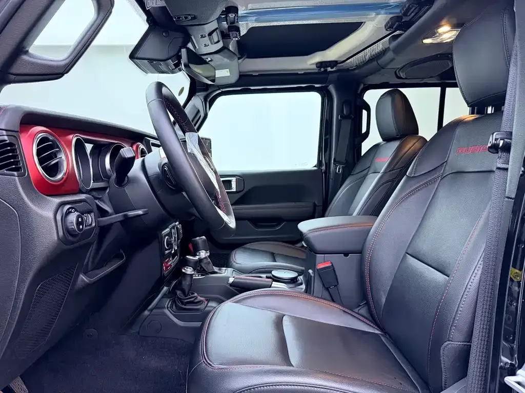 Jeep Wrangler — фото 10