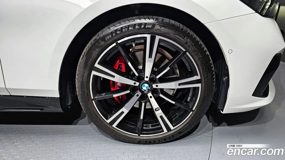 BMW 5-Series 2025 из KR, фото 10